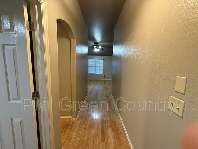 Building Photo - 3525 E Aurora St