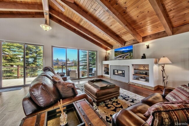 Building Photo - Beautiful pet friendly home with amazing views and private boat dock avail. Now! W/ lots of extra...