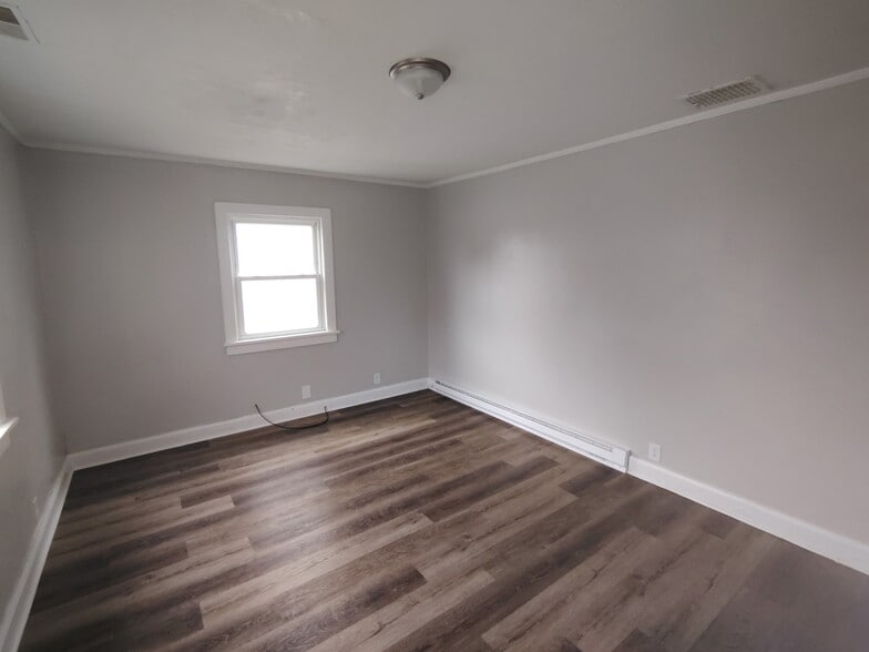 Building Photo - 1804 S Wall Ave