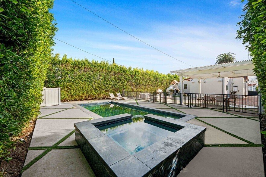 Building Photo - 1621 Hi Point St