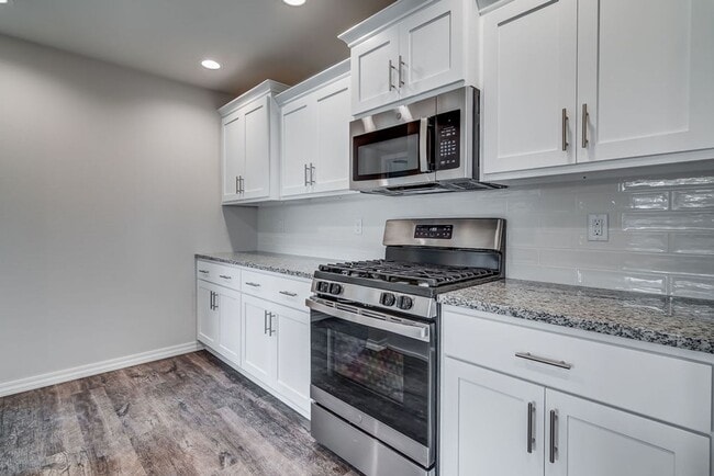 Building Photo - Beautiful, BRAND-NEW 3-bedroom, 2-bath hom...