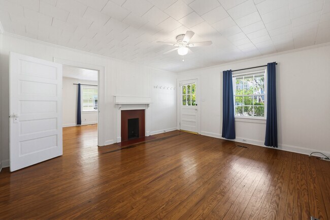 Building Photo - 910 Iredell St