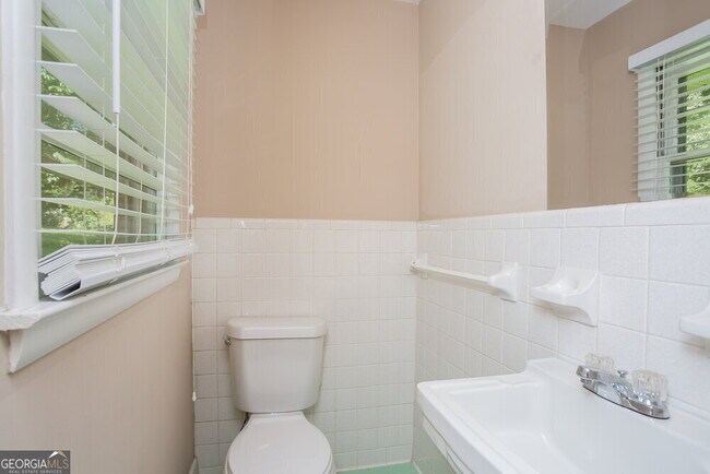 Building Photo - 1909 Argonne Dr