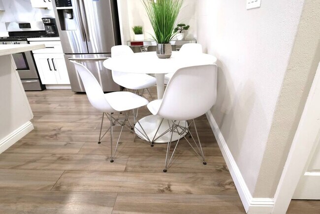 Building Photo - 1063-67 Gillespie Dr