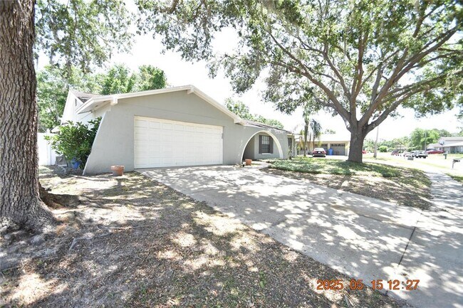 Building Photo - 4008 Briarlake Dr