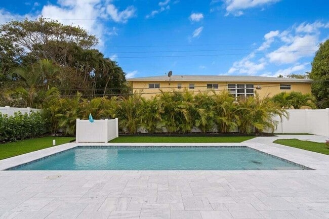 Building Photo - 2312 Spanish Trail