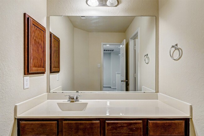 Building Photo - 21219 Fox Hillside Way