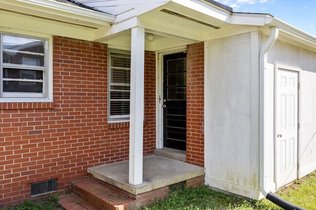 Building Photo - Duplex