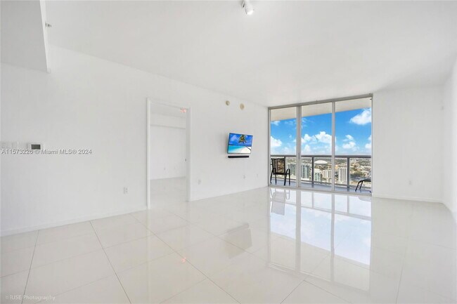 Building Photo - 465 Brickell Ave