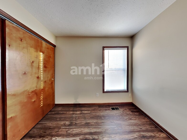 Building Photo - 5829 Sharets Dr