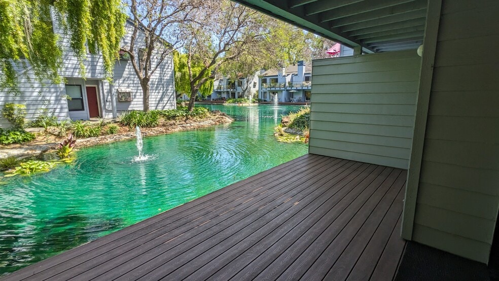 Patio - 905 W Middlefield Rd