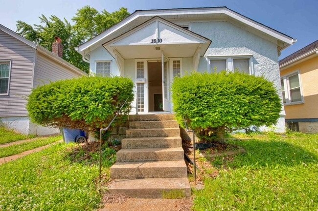 Building Photo - Available Aug 7th - Very nice single family home with refinished hardwood and a very large open l...