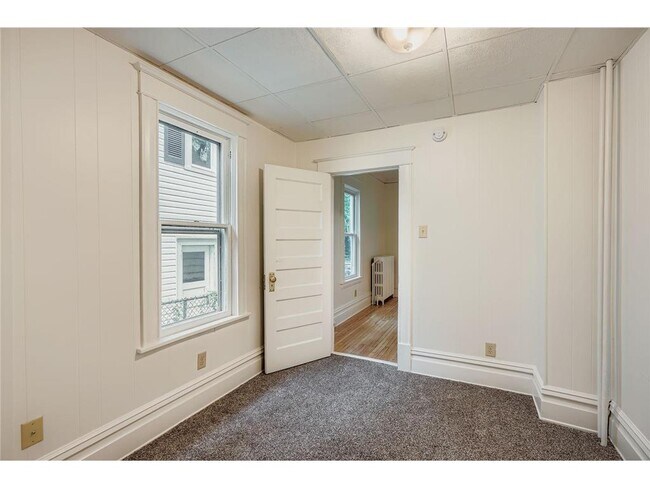 Building Photo - 595 Hawthorne Ave E