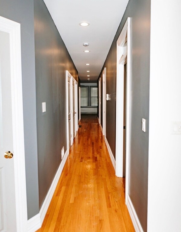 Building Photo - 643 E 5th St