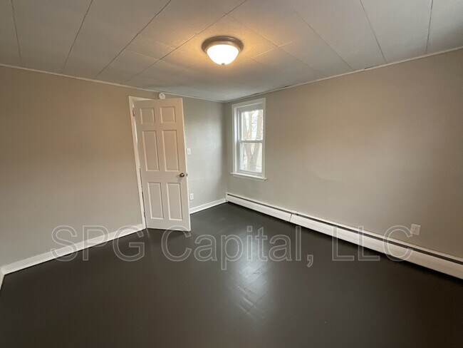 Building Photo - 422 N High St