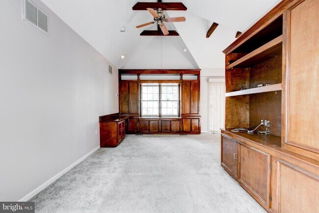 Building Photo - Palisades Gem Ready for Immediate Move-in!!