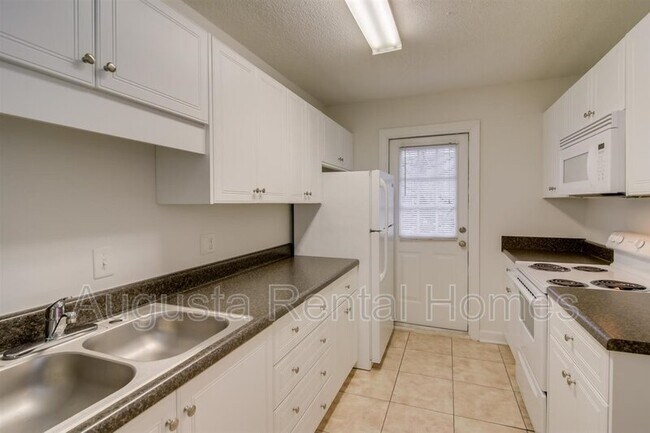 Building Photo - 2905 Arrowhead Dr