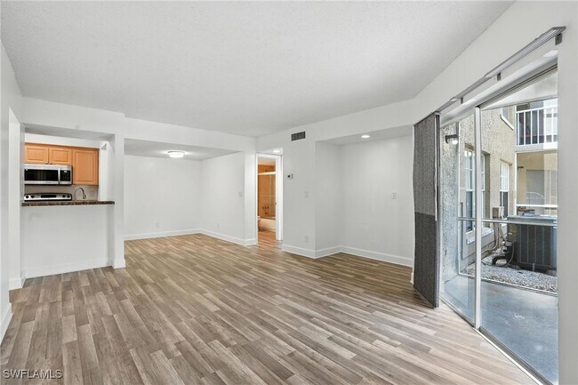 Building Photo - 201 Santa Clara Dr