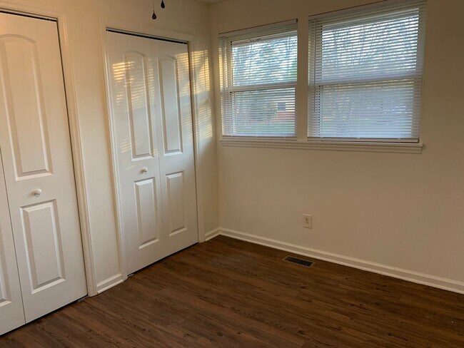 Building Photo - 3 bedroom & office -2 baths -2 car carport - washer/dryer hook ups - Den and formal living room- ...