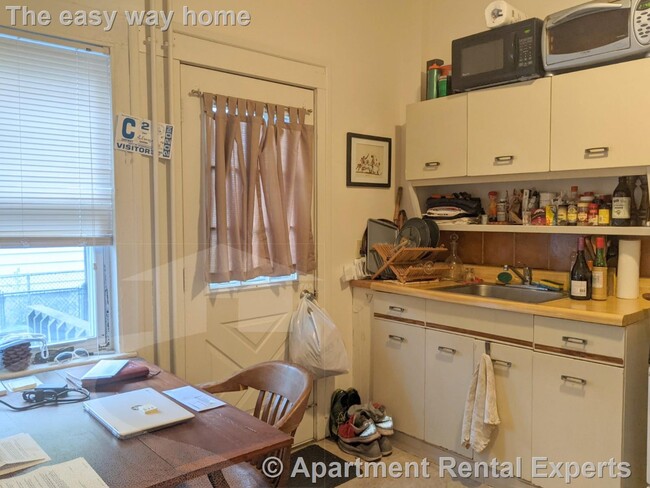 Building Photo - 2 Evergreen Square