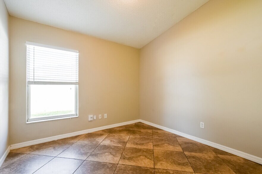 Building Photo - 165 Burnsed Pl