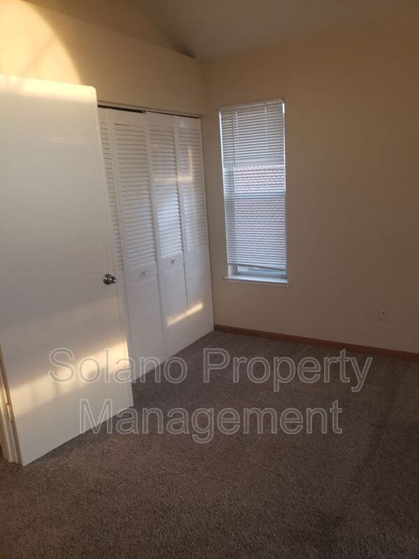 Building Photo - 654 Catalina Cir