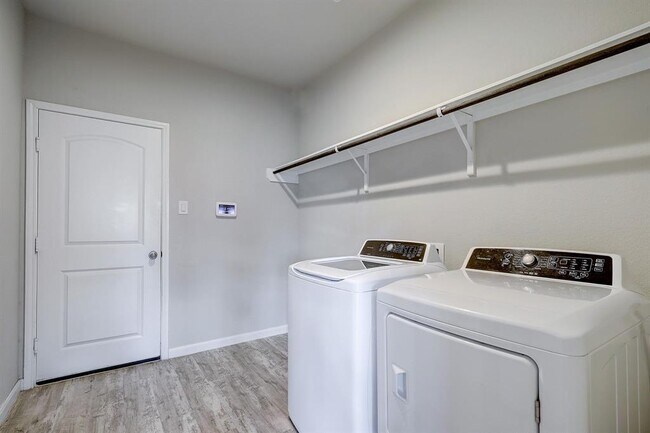 Building Photo - 28011 Langsdale Ct
