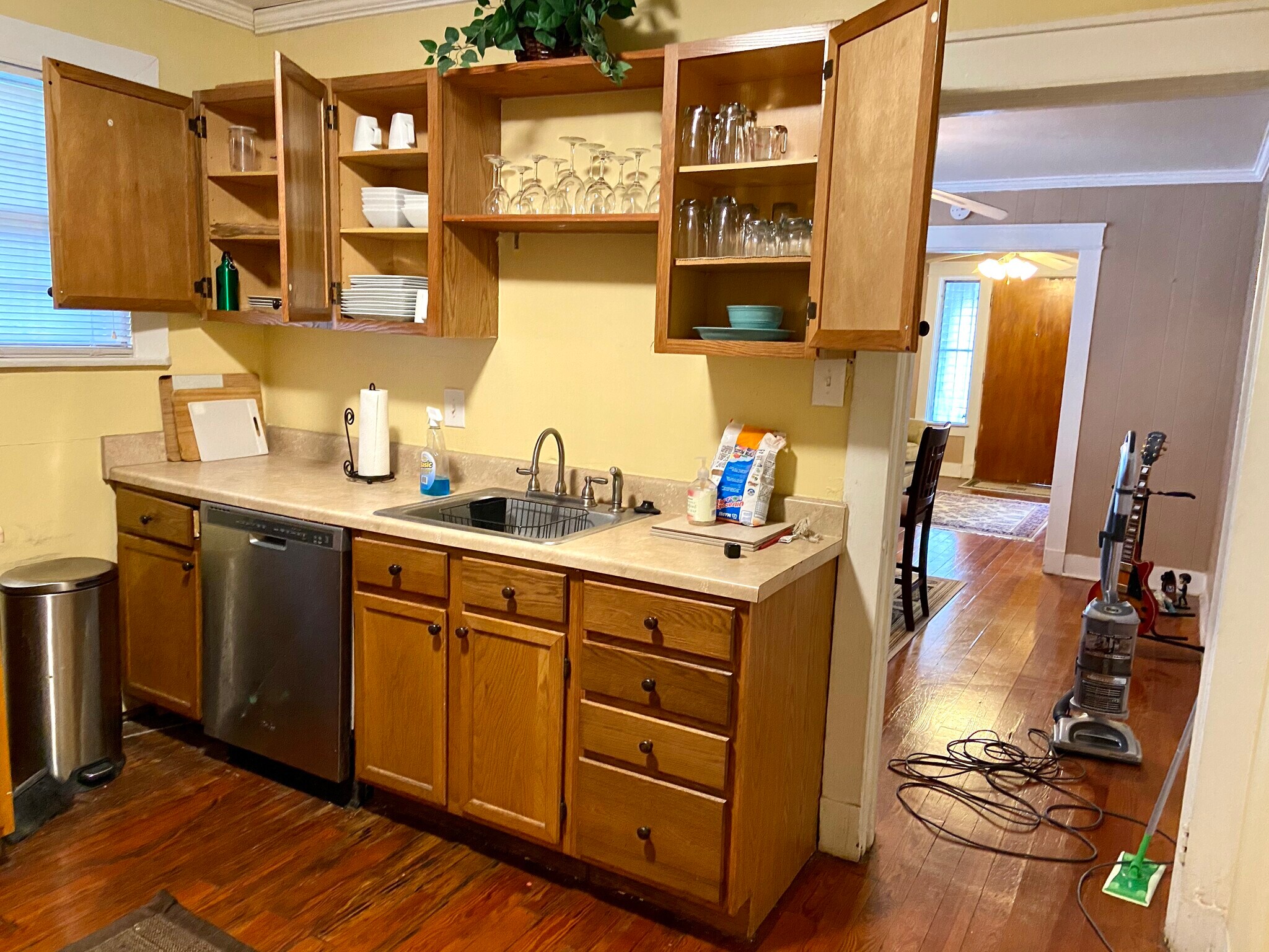 Full Kitchen - 1028 Cherokee St