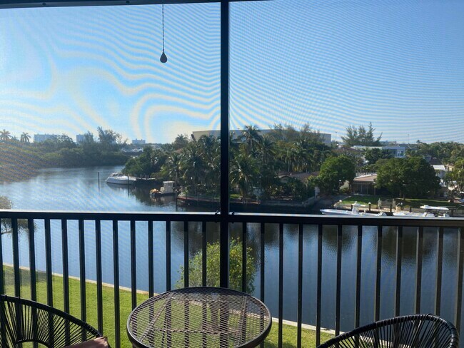 Building Photo - 13 Royal Palm Way