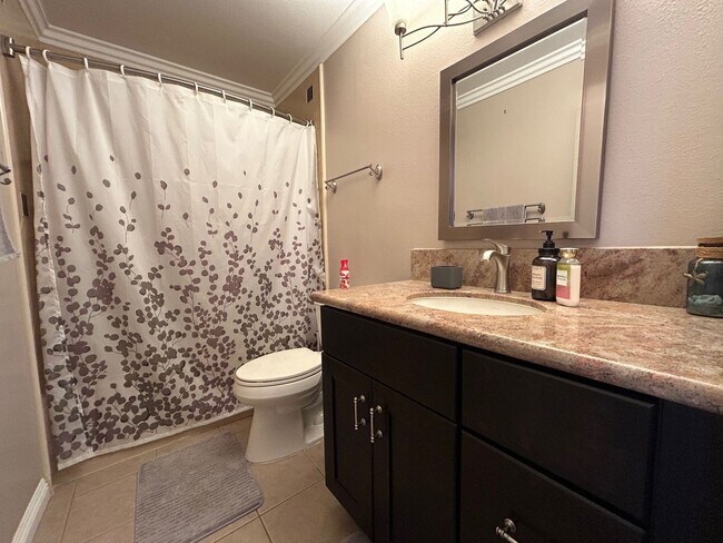 Building Photo - Rent Today!! Stunning 3-Bedroom Condo with Unbeatable Views!