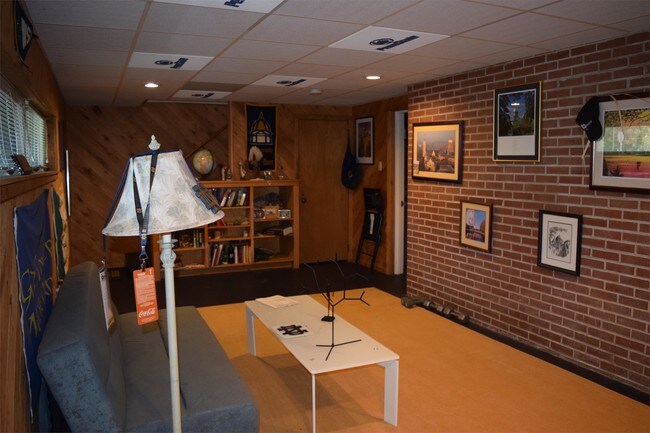 Building Photo - 301 Homan Ave