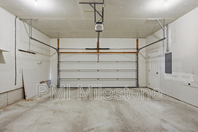 Building Photo - 233 Carmack Dr