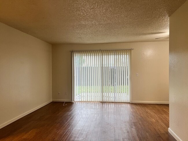 Building Photo - 1160/1162 Lisa Court