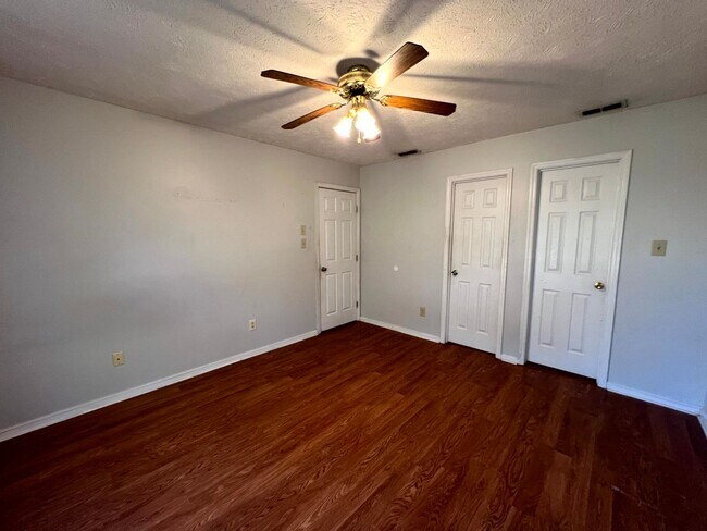 Building Photo - 5708 Icarus Cir