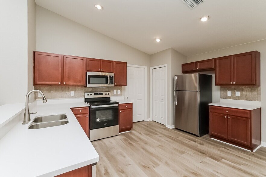 Building Photo - 1223 Sheridan Bay Dr