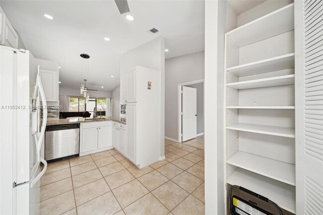 Building Photo - 4949 E Lakes Dr