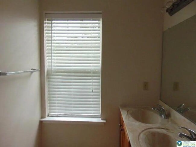 Building Photo - 6850 Hunt Dr