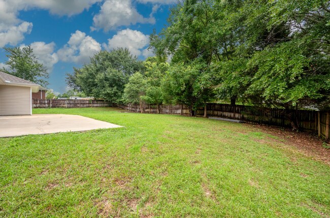 Building Photo - 4 bedroom 2 bathroom