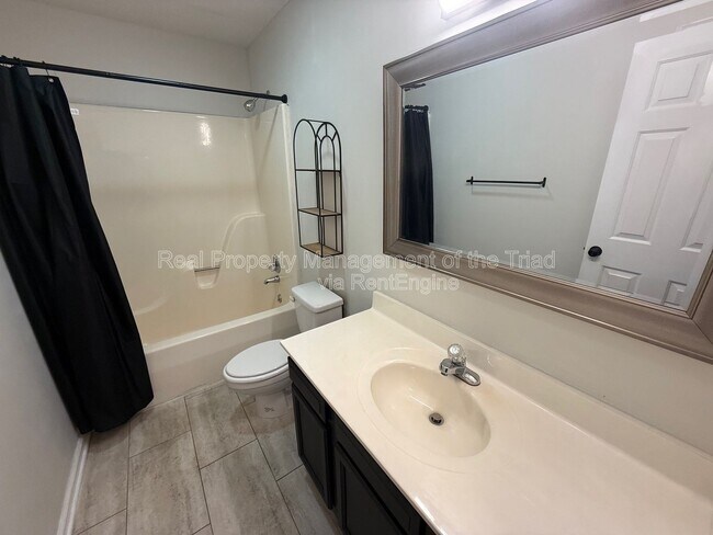 Building Photo - 107 Johnia Ct