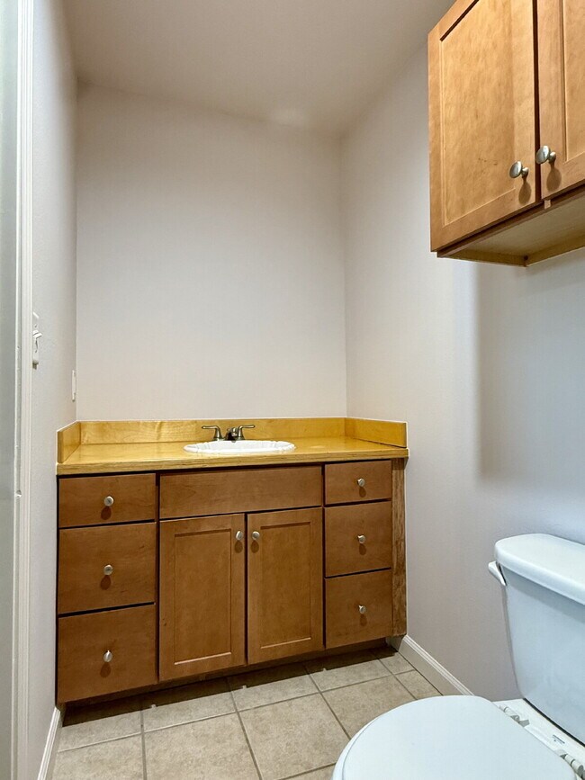 Building Photo - 2 Bed, 2 Bath Pre-Leasing 2026! Will Hold till 5/15/2026!