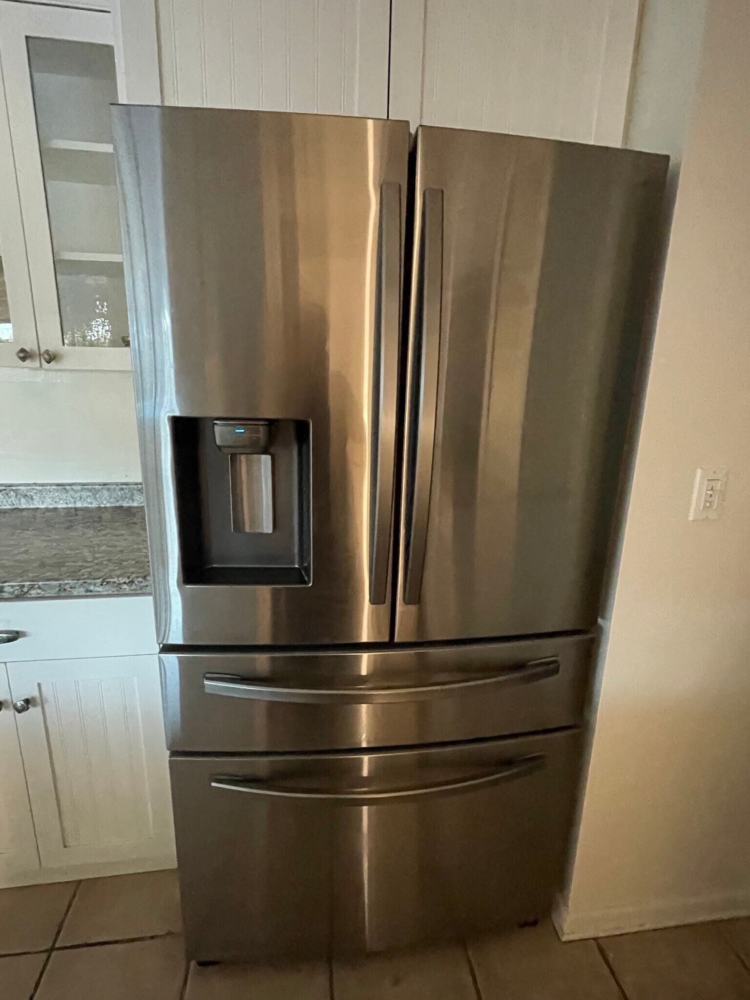 New French Door Fridge with filtered drinking water - 16420 Minnehaha St