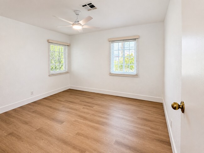 Building Photo - 917 N Mariposa St