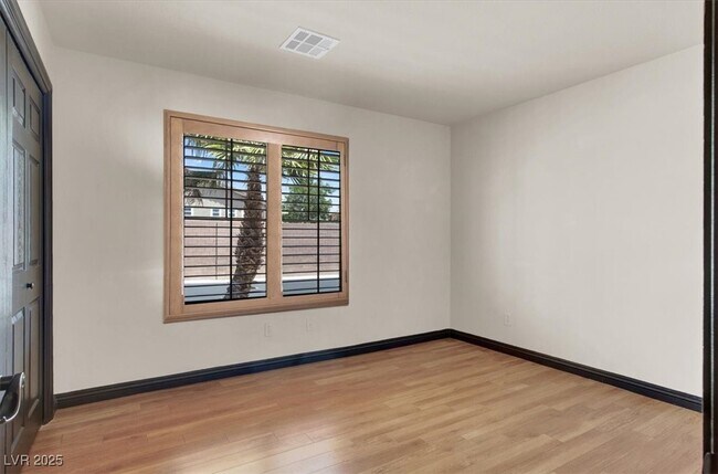 Building Photo - 8225 Cabin Springs Ave
