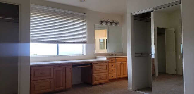 Building Photo - 204 Avenida Baja
