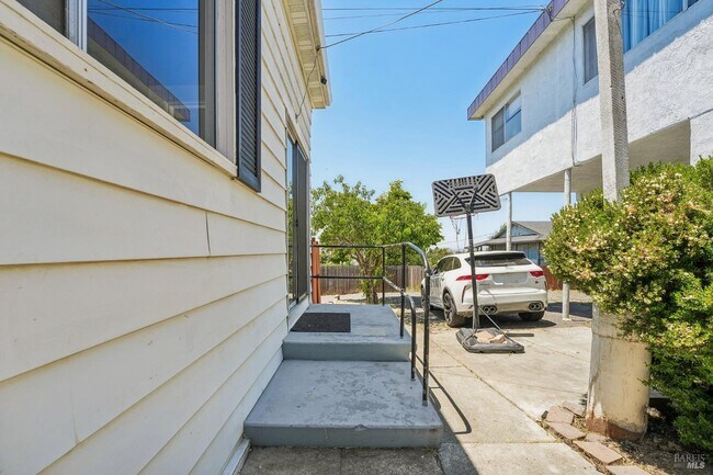 Building Photo - 517 Branciforte St