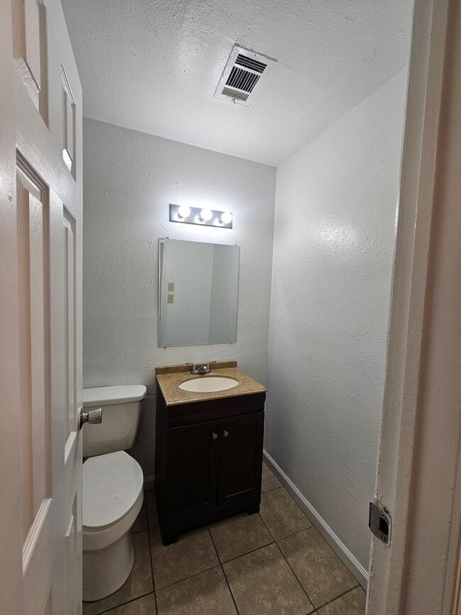 Building Photo - Moss Point 2 Bedroom