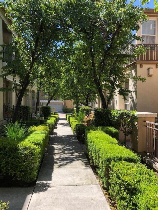 Building Photo - 2258 Golden Crest Common