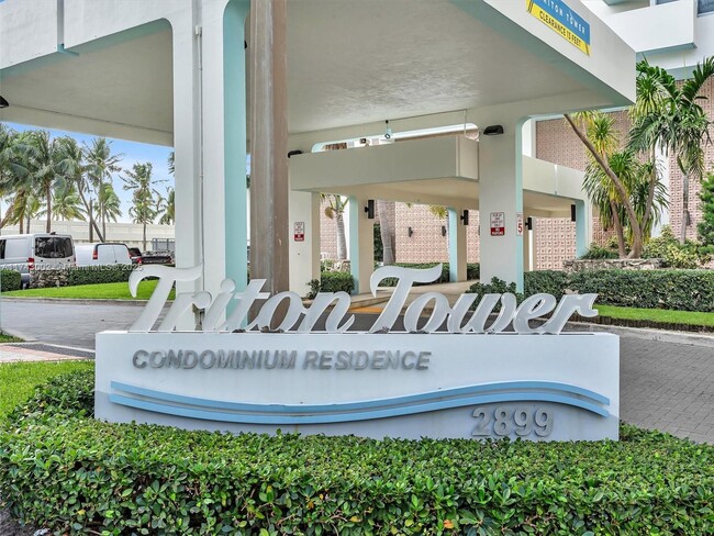 Building Photo - 2899 Collins Ave