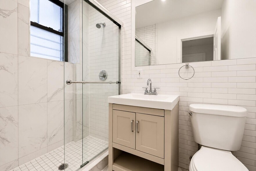 Building Photo - 45 Tiemann Pl