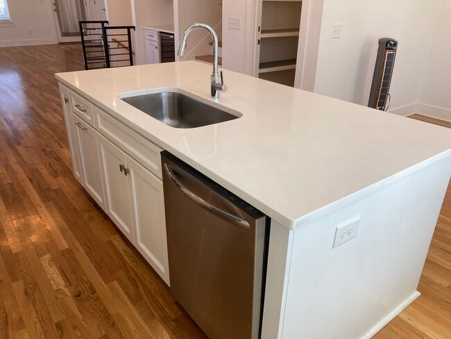 Building Photo - 3 bedroom, 3.5 bath, Spacious & Open Floor Plans